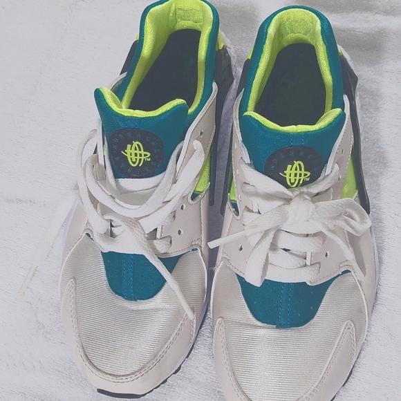 Nike US 6Y Sneakers/Gym Shoes - Picture 5 of 7